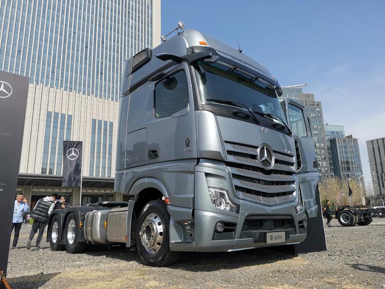 【葱哥在现场】510马力国六奔驰新actros75.8万起在京开卖!