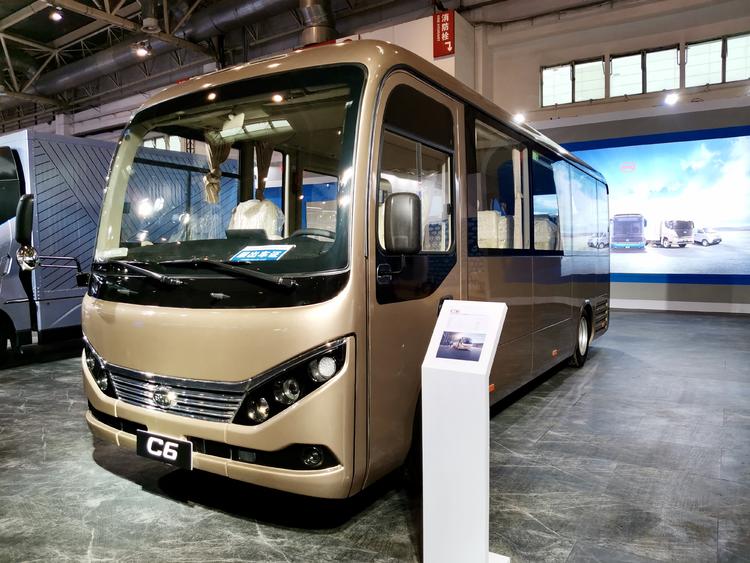 本次展会上,比亚迪携全新纯电动公交车b10及纯电动高端商务客车c6参展